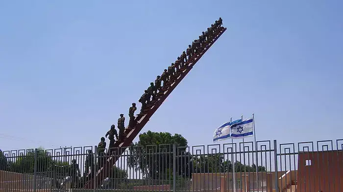 האנדרטה לזכר חללי הפיגוע בבית ליד