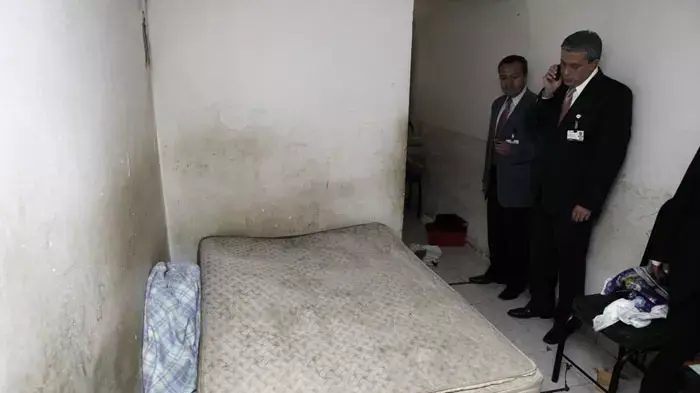 הבית בעיר מקסיקו סיטי בו החזיק חורחה אינייסטרה סלאס בשתי בנותיו החורגות כשפחות מין הבית בעיר מקסיקו סיטי בו החזיק חורחה אינייסטרה סלאס בשתי בנותיו החורגות כשפחות מין