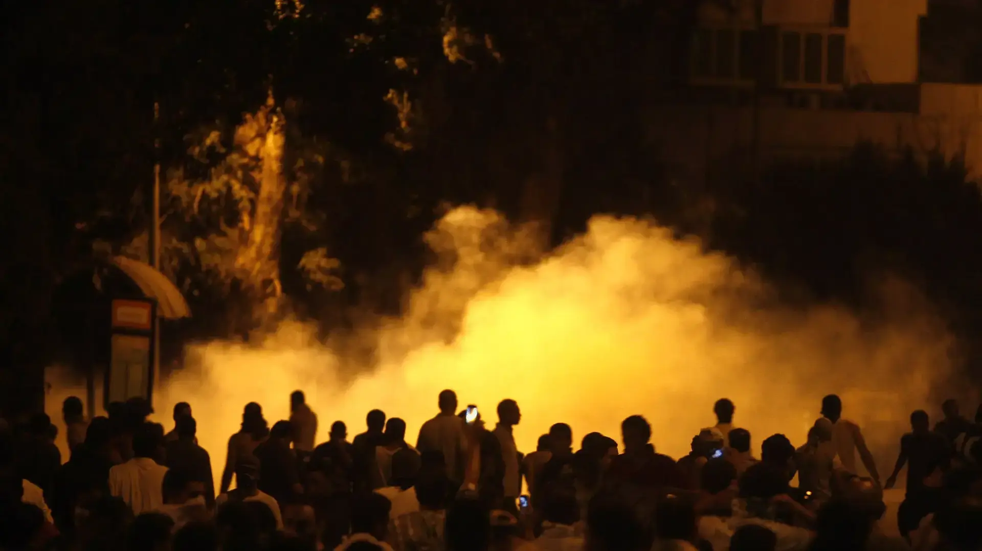 התפרצות המפגינים לשגרירות ישראל במצרים התפרצות המפגינים לשגרירות ישראל במצרים