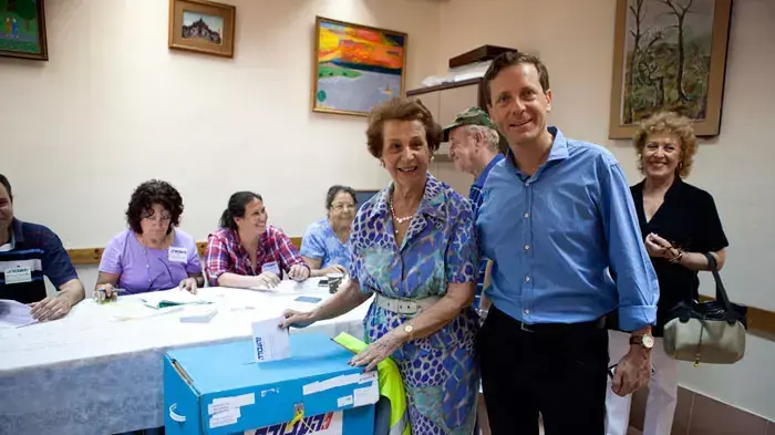 המועמדים לראשות העבודה הצביעו בקלפיות 
