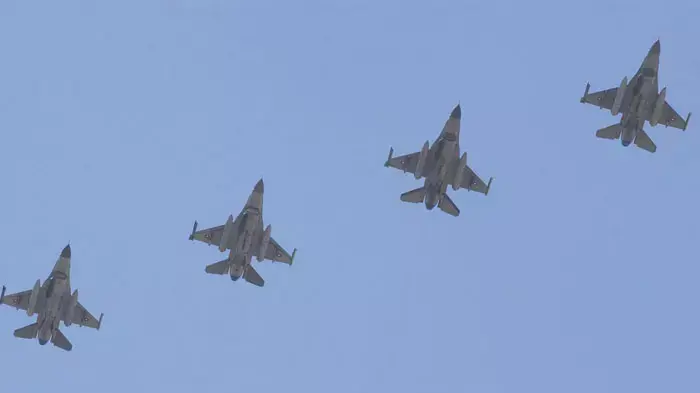 מטוס קרב מדגם F-16 של חיל האוויר הטורקי בשמי דרום טורקיה, ספטמבר 2004 מטוס קרב מדגם F-16 של חיל האוויר הטורקי בשמי דרום טורקיה, ספטמבר 2004