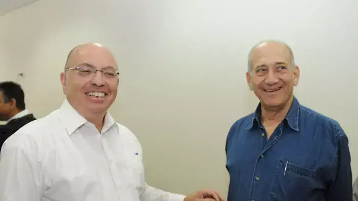רוני רימון ואהוד אולמרט בבית המשפט בירושלים, ספטמבר 2011