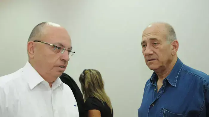 רוני רימון ואהוד אולמרט בבית המשפט בירושלים, ספטמבר 2011