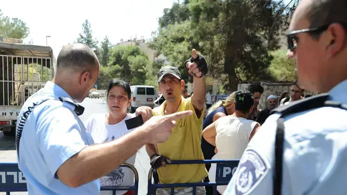 פינוי בניין ברחוב שטרן בירושלים בו התבצרו משפחות במחאה על מצוקת הדיור, ספטמבר 2011 פינוי בניין ברחוב שטרן בירושלים בו התבצרו משפחות במחאה על מצוקת הדיור, ספטמבר 2011
