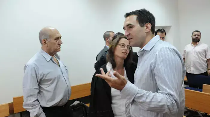 שאול אולמרט בנו של ראש הממשלה לשעבר אהוד אולמרט במשפט אולמרט, ספטמבר 2011 שאול אולמרט בנו של ראש הממשלה לשעבר אהוד אולמרט במשפט אולמרט, ספטמבר 2011