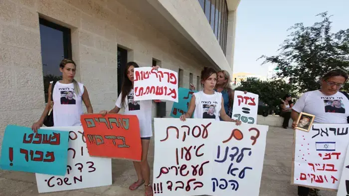 גזר דין לשלומי מזרחי - מואשם בהריגת חי בן שמעון במהלך קטטה במועדון, ספטמבר 2011 גזר דין לשלומי מזרחי - מואשם בהריגת חי בן שמעון במהלך קטטה במועדון, ספטמבר 2011