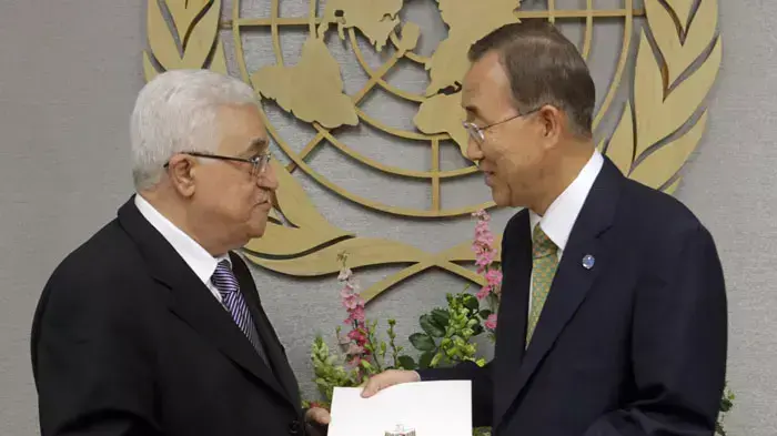 הנשיא אבו מאזן, נותן מכתב המבקש הכרה של פלסטין כמדינה אל מזכ"ל באן קי מון, ספטמבר 2011 הנשיא אבו מאזן, נותן מכתב המבקש הכרה של פלסטין כמדינה אל מזכ"ל באן קי מון, ספטמבר 2011