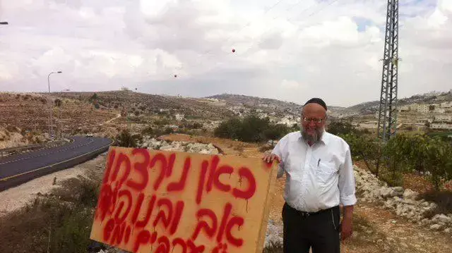 סב המשפחה, הרב מאיר פרץ במקום ההתהפכות, ספטמבר 2011 סב המשפחה, הרב מאיר פרץ במקום ההתהפכות, ספטמבר 2011