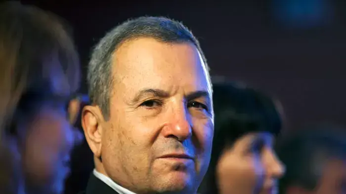 אהוד ברק, שר הביטחון בהרמת כוסית של מפלגת העצמאות, ספטמבר 2011 אהוד ברק, שר הביטחון בהרמת כוסית של מפלגת העצמאות, ספטמבר 2011