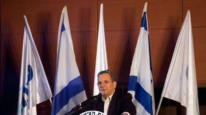 אהוד ברק, שר הביטחון בהרמת כוסית של מפלגת העצמאות, ספטמבר 2011 אהוד ברק, שר הביטחון בהרמת כוסית של מפלגת העצמאות, ספטמבר 2011