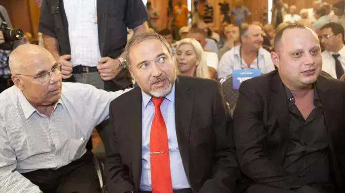 אביגדור ליברמן- הרמת כוסית ישראל ביתנו, ספטמבר 2011 אביגדור ליברמן- הרמת כוסית ישראל ביתנו, ספטמבר 2011