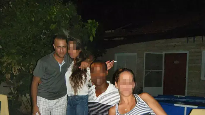 שגיא גמליאל, הנאשם בדריסתו של שמואל רוטשטיין ז"ל,חוגג במעצר הבית, ספטמבר 2011 שגיא גמליאל, הנאשם בדריסתו של שמואל רוטשטיין ז"ל,חוגג במעצר הבית, ספטמבר 2011