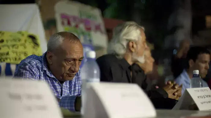 מסיבת עיתונאים בשדרות רוטשילד בתל אביב