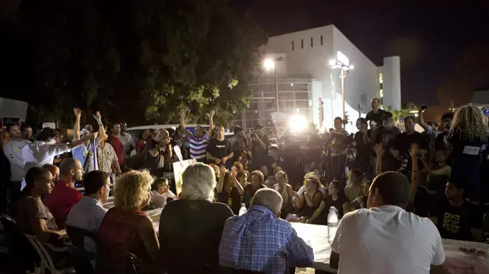 מסיבת עיתונאים בשדרות רוטשילד בתל אביב מסיבת עיתונאים בשדרות רוטשילד בתל אביב
