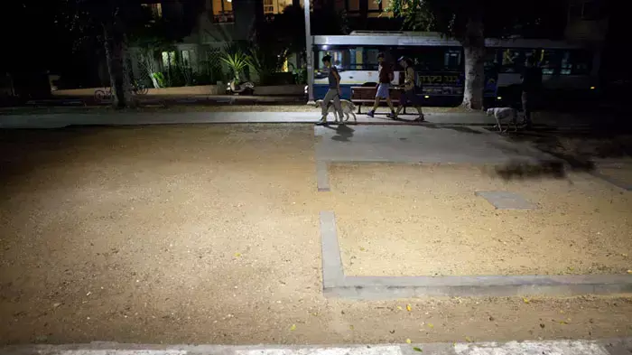 שדרת רוטשילד ריקה אחרי פינוי האוהלים בצהריים, ספטמבר 2011 שדרת רוטשילד ריקה אחרי פינוי האוהלים בצהריים, ספטמבר 2011