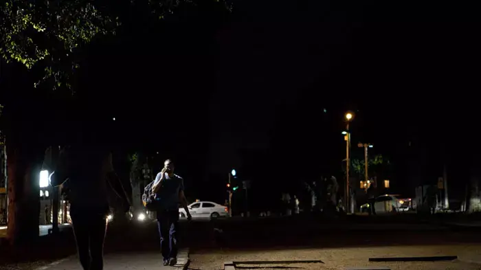 שדרת רוטשילד ריקה אחרי פינוי האוהלים בצהריים, ספטמבר 2011 שדרת רוטשילד ריקה אחרי פינוי האוהלים בצהריים, ספטמבר 2011