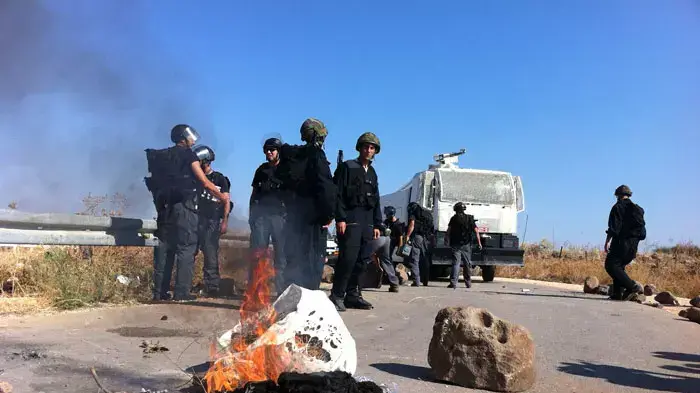 הפגנה של תושבי טובא זנגריה בכניסה לכפר במחאה על הצתת מסגד הפגנה של תושבי טובא זנגריה בכניסה לכפר במחאה על הצתת מסגד