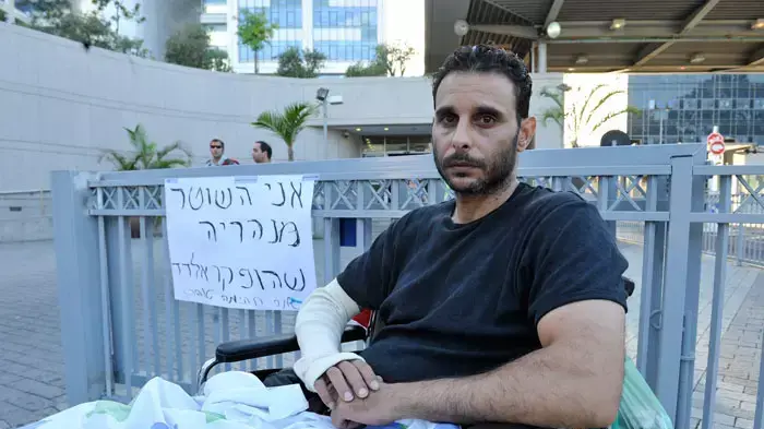 אלדד חדד , מהשוטרים הנוקמים מחוץ לקירייה, ספטמבר 2011 אלדד חדד , מהשוטרים הנוקמים מחוץ לקירייה, ספטמבר 2011