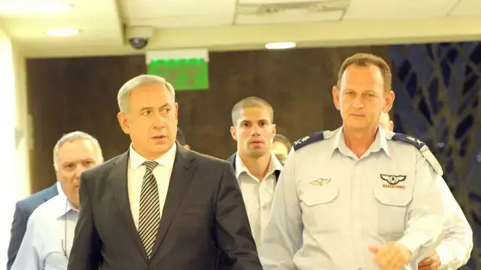 ראש הממשלה בנימין נתניהו בפתח ישיבת הממשלה בנושא שיחרור גלעד שליט, אוקטובר 2011.