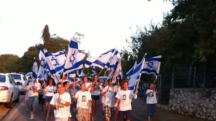 הכנות במצפה הילה לקראת הגעתם של משפחת שליט, אוקטובר 2011