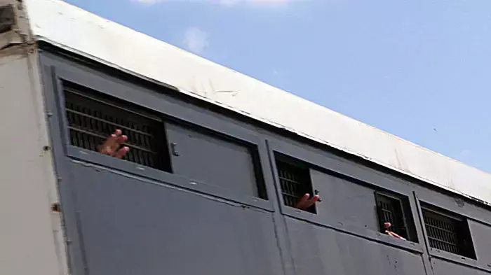 אסירים המשוחררים במסגרת עסקת שליט מובלים לכלא קציעות, אוקטובר 2011 אסירים המשוחררים במסגרת עסקת שליט מובלים לכלא קציעות, אוקטובר 2011