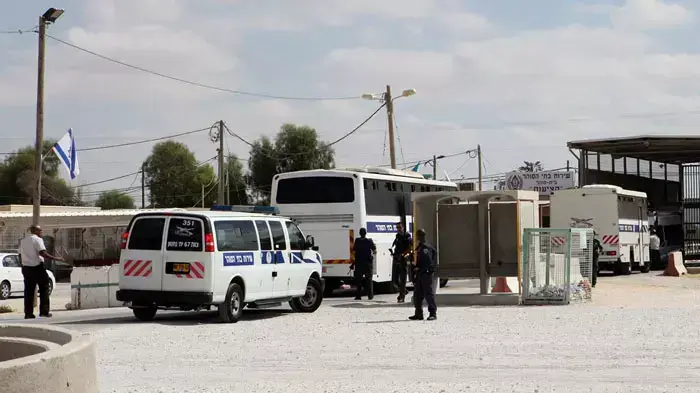 אסירים המשוחררים במסגרת עסקת שליט מובלים לכלא קציעות, אוקטובר 2011 אסירים המשוחררים במסגרת עסקת שליט מובלים לכלא קציעות, אוקטובר 2011