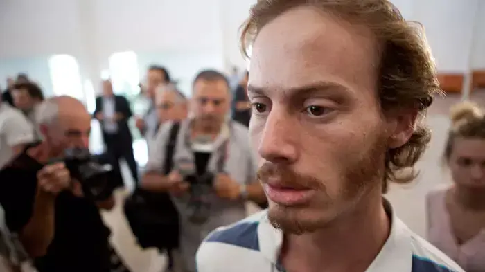 שבואל סחיווסחורדר אשר השחיט את האנדרטה של יצחק רבין, אוקטובר 2011 שבואל סחיווסחורדר אשר השחיט את האנדרטה של יצחק רבין, אוקטובר 2011