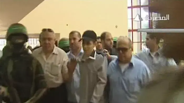 גלעד שליט בשחרורו משבי החמאס גלעד שליט בשחרורו משבי החמאס