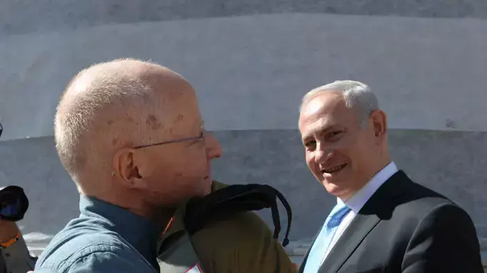 גלעד שליט ונעם שליט עם חזרתו של גלעד, אוקטובר 2011 גלעד שליט ונעם שליט עם חזרתו של גלעד, אוקטובר 2011