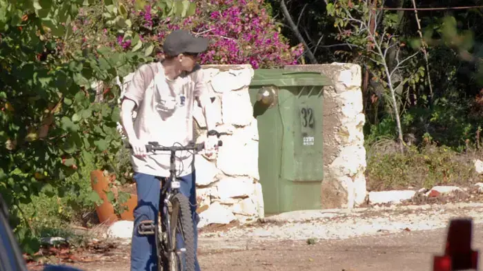 גלעד שליט נוסע באופניים במצפה הילה גלעד שליט נוסע באופניים במצפה הילה