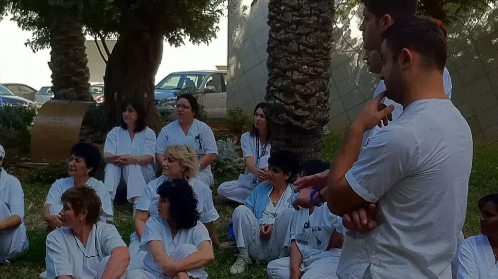 אחיות של בית החולים וולפסון, אוקטובר 2011 אחיות של בית החולים וולפסון, אוקטובר 2011