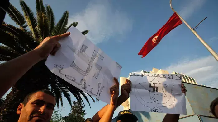 חילונים אזרחי טוניסיה מפגינים נגד מפלגת "א-נהדה" האיסלמית, טוניס, 24 באוקטובר 2011 חילונים אזרחי טוניסיה מפגינים נגד מפלגת "א-נהדה" האיסלמית, טוניס, 24 באוקטובר 2011