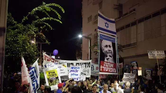 צעדה לכיכר רבין מכיכר הבימה במחאה על יוקר המחיה, באוקוטבר 2011 צעדה לכיכר רבין מכיכר הבימה במחאה על יוקר המחיה, באוקוטבר 2011