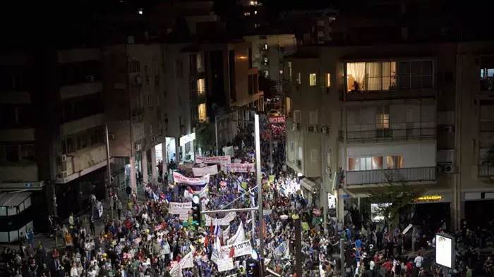 צעדה לכיכר רבין מכיכר הבימה במחאה על יוקר המחיה, באוקוטבר 2011