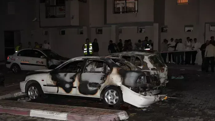 גראד פגע סמוך למבנה באשדוד, אוקטובר 2011 גראד פגע סמוך למבנה באשדוד, אוקטובר 2011
