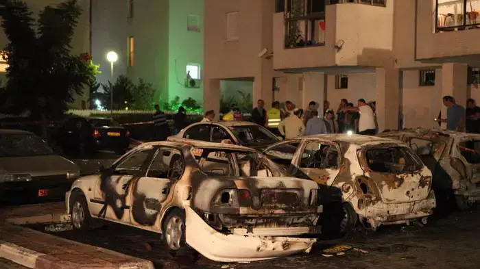 גראד פגע סמוך למבנה באשדוד, אוקטובר 2011 גראד פגע סמוך למבנה באשדוד, אוקטובר 2011