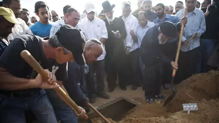 הלוויתו של עמי משה שנהרג מפגיעת גראד באשקלון, אוקטובר 2011 הלוויתו של עמי משה שנהרג מפגיעת גראד באשקלון, אוקטובר 2011
