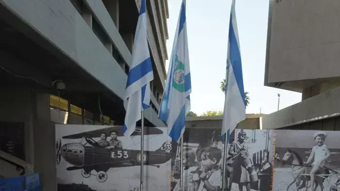 שמעון פרס הניח זר באנדרטת רבין לציון 16 שנים לרצח
