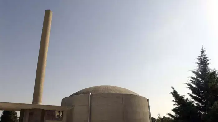 כור גרעיני למטרות מחקר במטה הוועדה העליונה לאנרגיה גרעינית של אירן, טהרן, יוני 2003 כור גרעיני למטרות מחקר במטה הוועדה העליונה לאנרגיה גרעינית של אירן, טהרן, יוני 2003