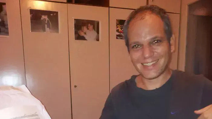 ברק טל, המנצח והמנהל האמנותי של אנסמבל סולני תל אביב, והחתול שלו אובמה ברק טל, המנצח והמנהל האמנותי של אנסמבל סולני תל אביב, והחתול שלו אובמה