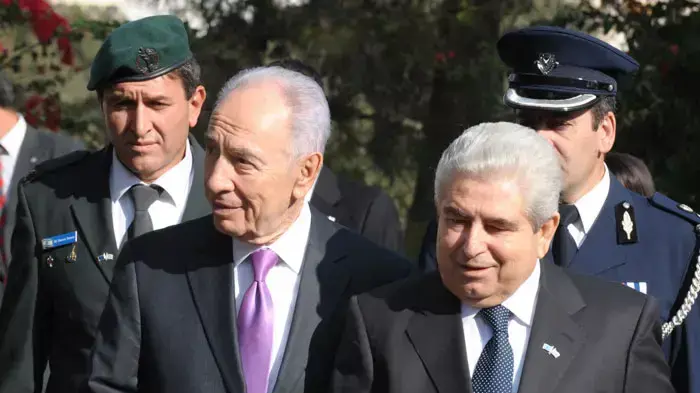נשיא המדינה שמעון פרס בביקורו בקפריסין, נובמבר 2011 נשיא המדינה שמעון פרס בביקורו בקפריסין, נובמבר 2011