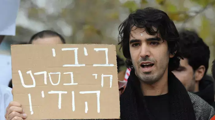הפגנה של סטודנטים לרפואה מחוץ למשרד ראש הממשלה, נובמבר 2011 הפגנה של סטודנטים לרפואה מחוץ למשרד ראש הממשלה, נובמבר 2011
