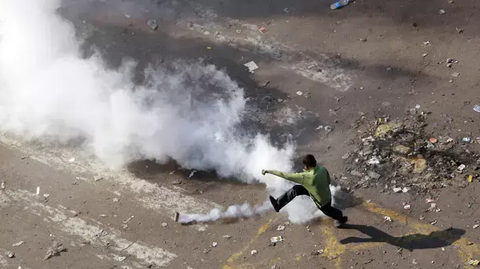 הפגנות נגד המועצה הצבאית העליונה בכיכר א-תחריר, קהיר, מדוכאות על ידי כוחות הביטחון, 20-21 בנובמבר 2011 הפגנות נגד המועצה הצבאית העליונה בכיכר א-תחריר, קהיר, מדוכאות על ידי כוחות הביטחון, 20-21 בנובמבר 2011