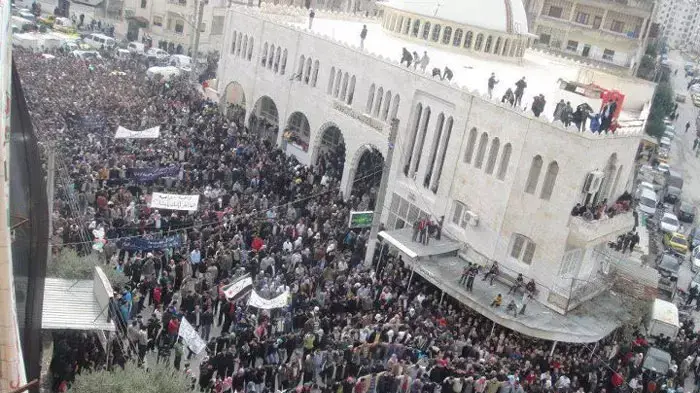הפגנה נגד שלטון אסד בכפר אנבל הסמוך לעיר אידליב, סוריה, 18 בנובמבר 2011 הפגנה נגד שלטון אסד בכפר אנבל הסמוך לעיר אידליב, סוריה, 18 בנובמבר 2011