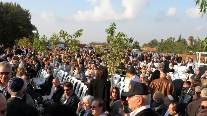 הלוויתו של אלי הורוביץ, גבעת השלושה, נובמבר 2011