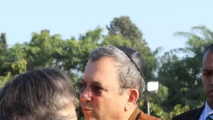 אהוד ברק בהלוויתו של אלי הורוביץ, גבעת השלושה, נובמבר 2011