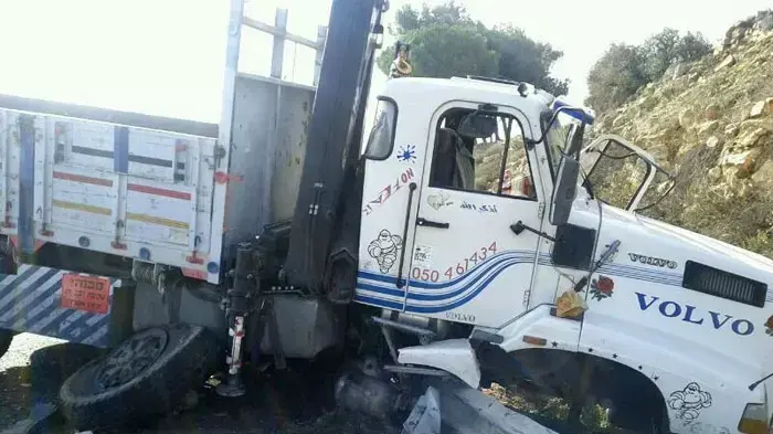 תאונת דרכים בין משאית לטנדר בגוש עציון, נובמבר 2011 תאונת דרכים בין משאית לטנדר בגוש עציון, נובמבר 2011