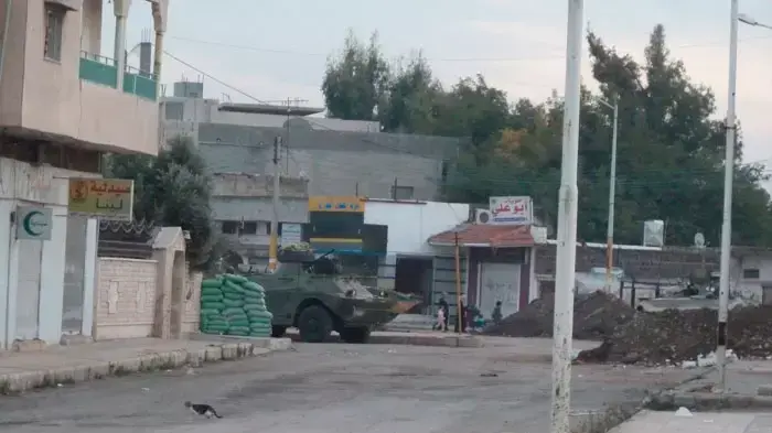 טנק של צבא סוריה בעיירה חולה שליד חומס, 24 בנובמבר 2011
