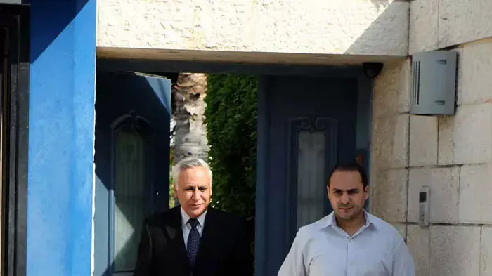 יום לפני כניסתו לכלא: קצב מסתגר בביתו