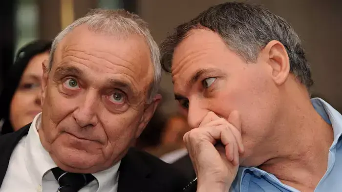 מפכ"ל המשטרה יוחנן דנינו, יצחק אהרונוביץ' מפכ"ל המשטרה יוחנן דנינו, יצחק אהרונוביץ'